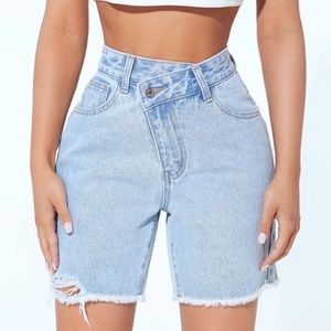 Petite M Criss-cross waist raw hem denim shorts from SHEIN